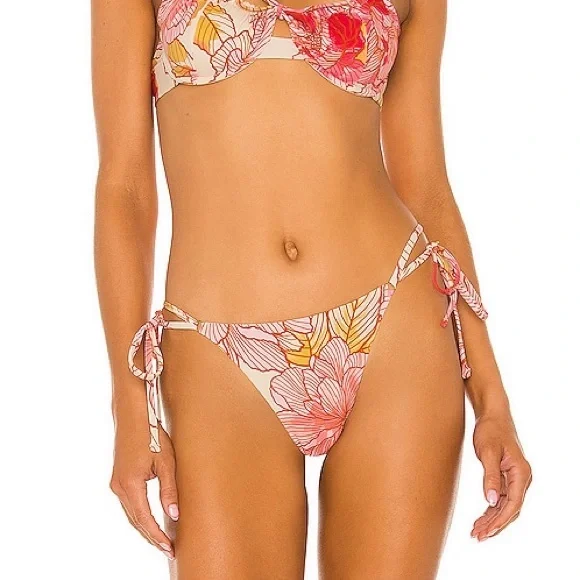DEVON WINDSOR ❤️‍🔥 EVIE BOTTOMS IN FLORAL SUNSET NWT SIZE SMALL